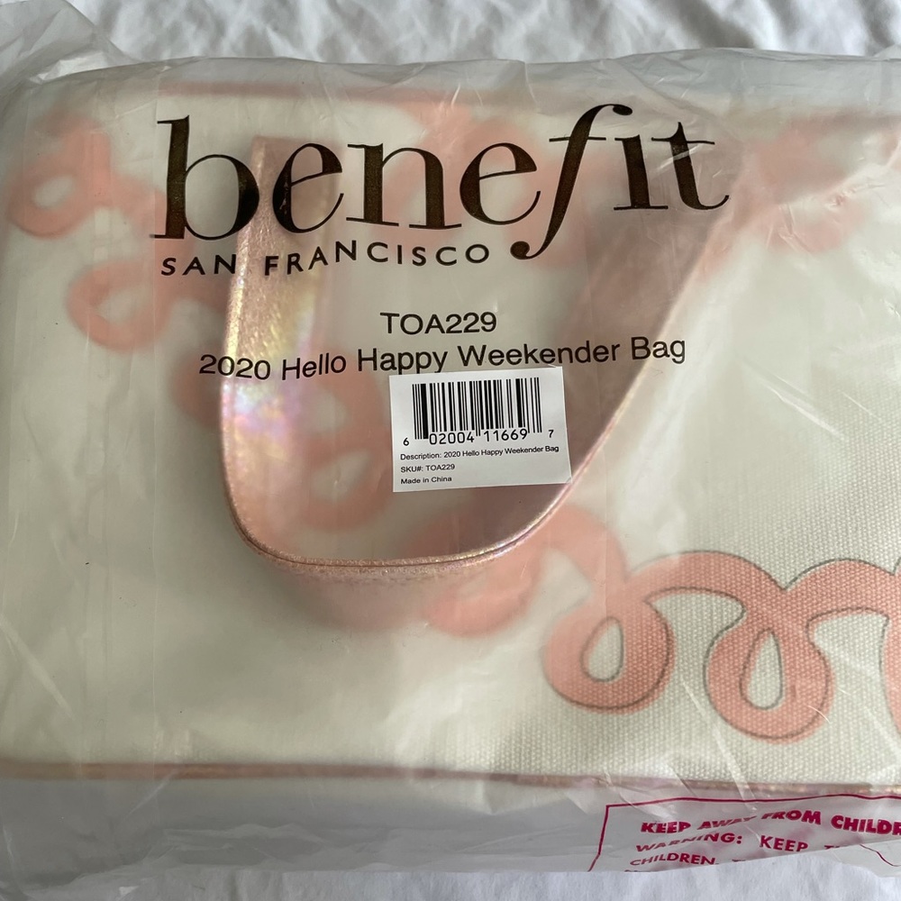 Benefit 2020 Hello Happy Weekender bag